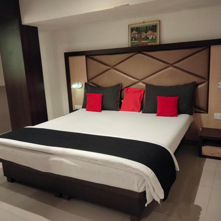 Hotel Everest Lodging นาวีมุมไบ ภายนอก รูปภาพ