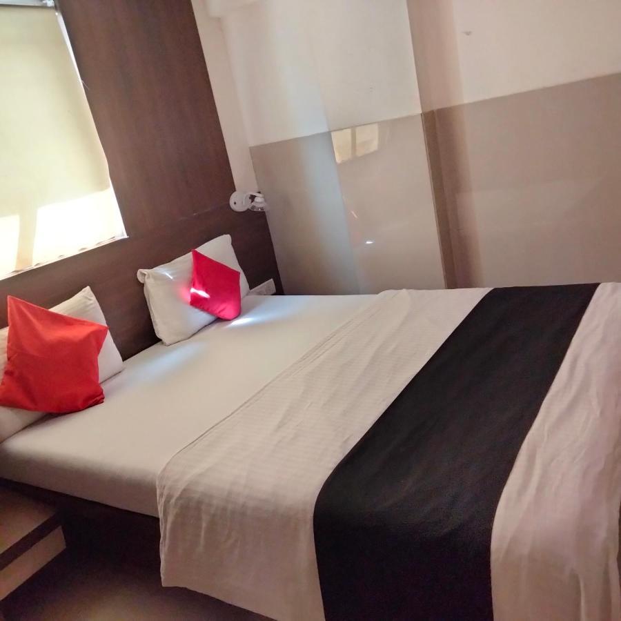 Hotel Everest Lodging นาวีมุมไบ ภายนอก รูปภาพ