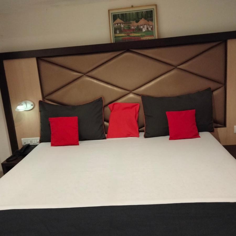 Hotel Everest Lodging นาวีมุมไบ ภายนอก รูปภาพ