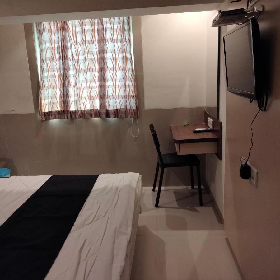 Hotel Everest Lodging นาวีมุมไบ ภายนอก รูปภาพ