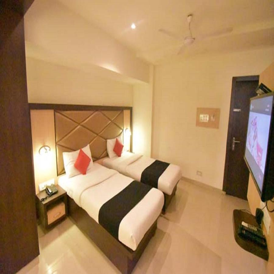 Hotel Everest Lodging นาวีมุมไบ ภายนอก รูปภาพ