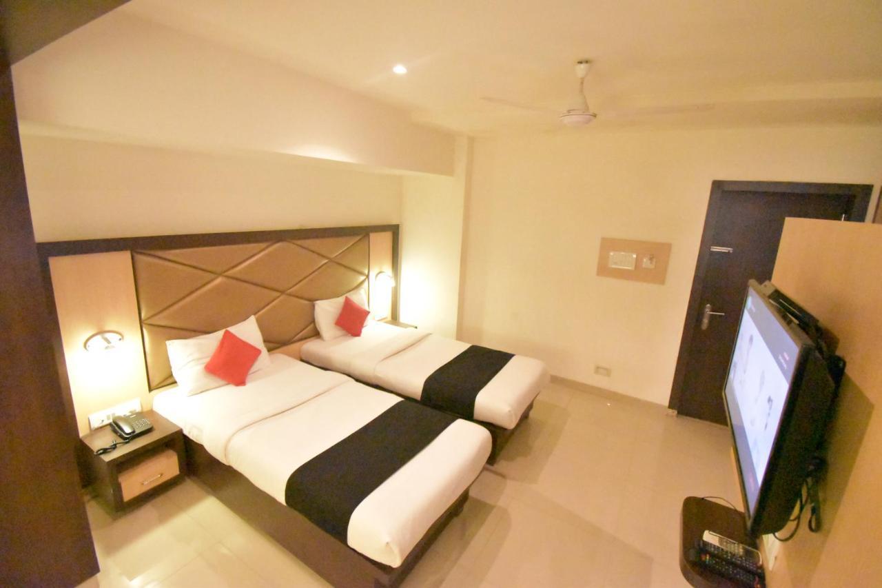 Hotel Everest Lodging นาวีมุมไบ ภายนอก รูปภาพ