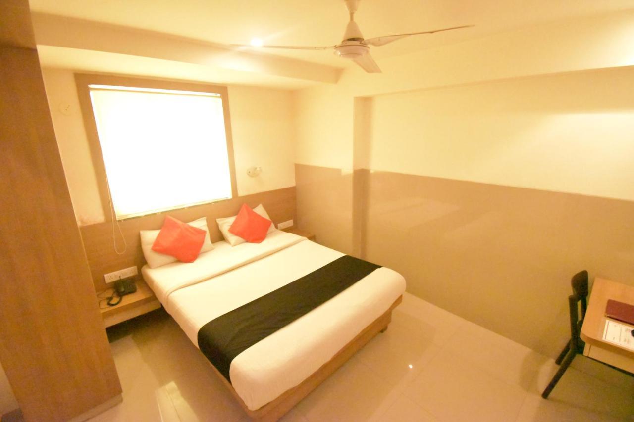 Hotel Everest Lodging นาวีมุมไบ ภายนอก รูปภาพ