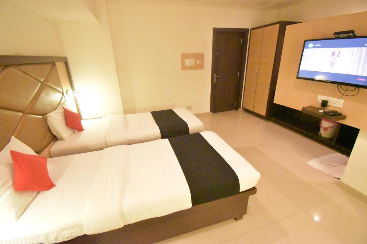Hotel Everest Lodging นาวีมุมไบ ภายนอก รูปภาพ